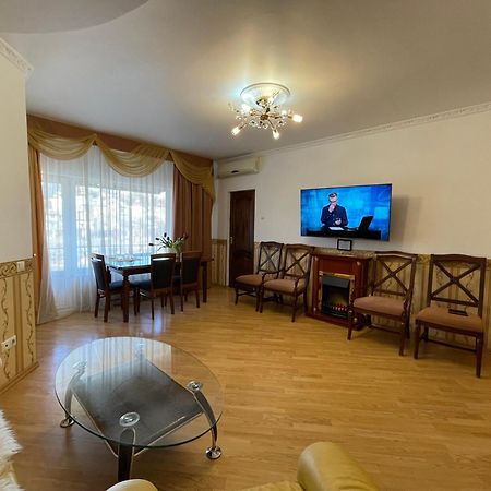 קייב Gusarskiy Hotel And Apartment מראה חיצוני תמונה