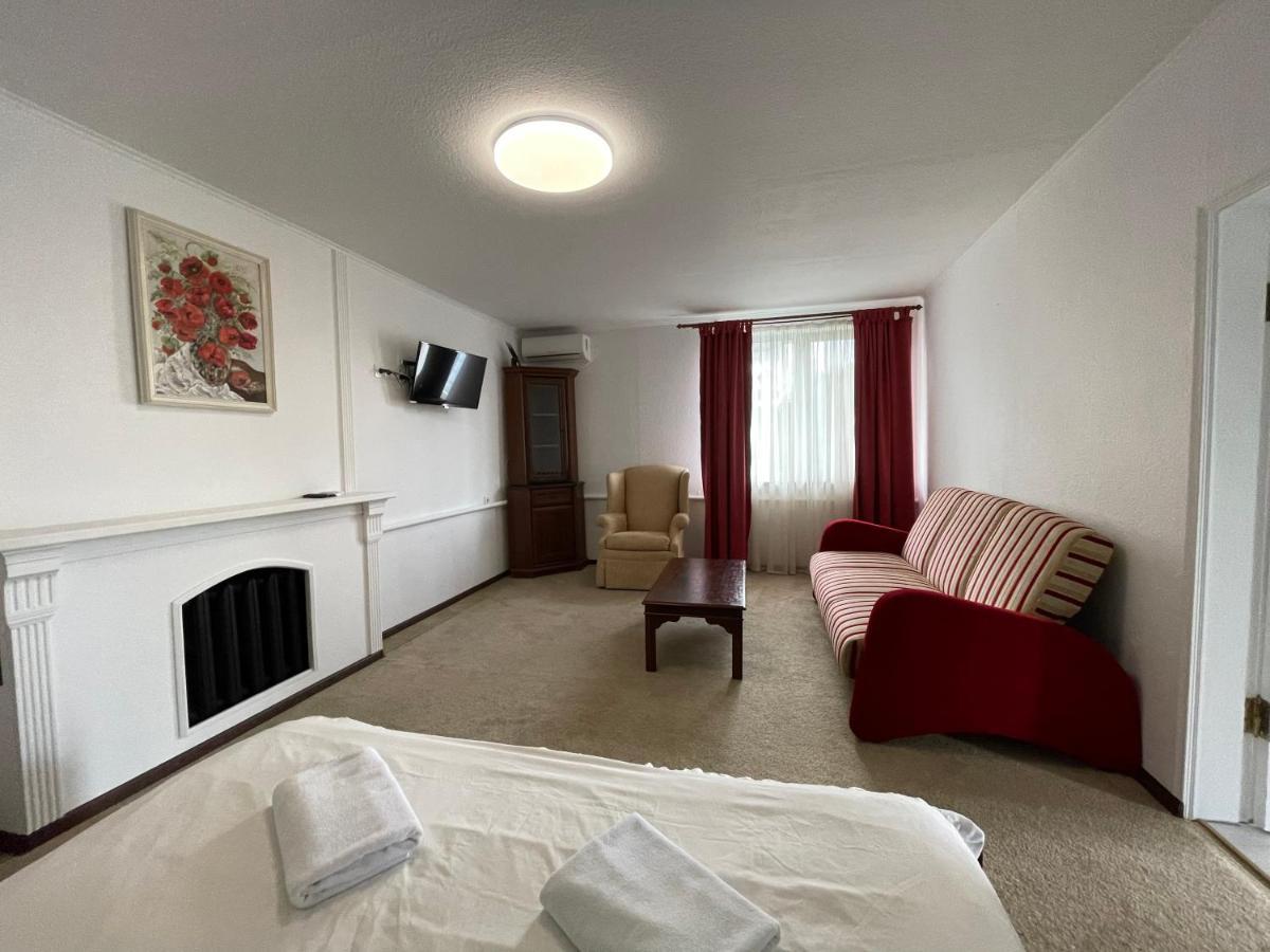 קייב Gusarskiy Hotel And Apartment מראה חיצוני תמונה