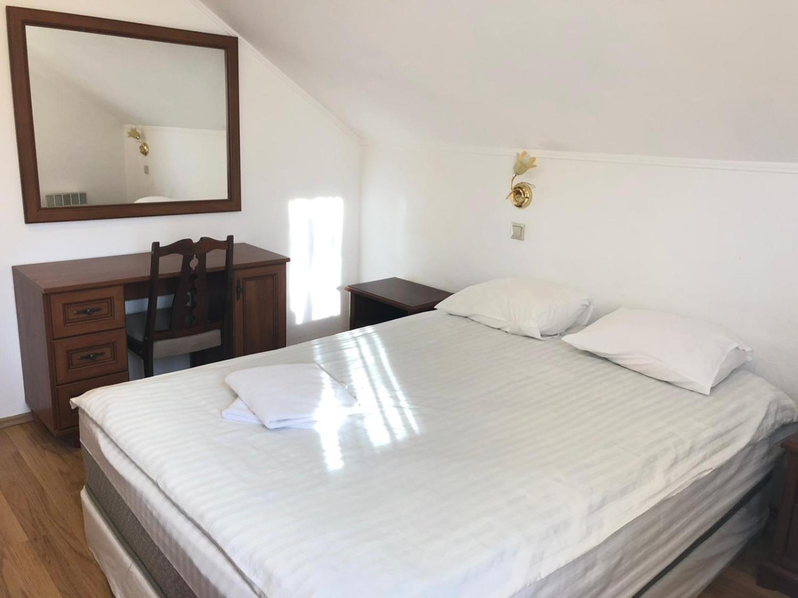 קייב Gusarskiy Hotel And Apartment מראה חיצוני תמונה