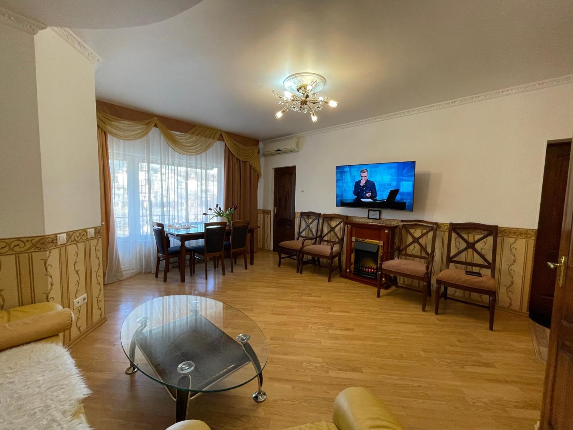 קייב Gusarskiy Hotel And Apartment מראה חיצוני תמונה